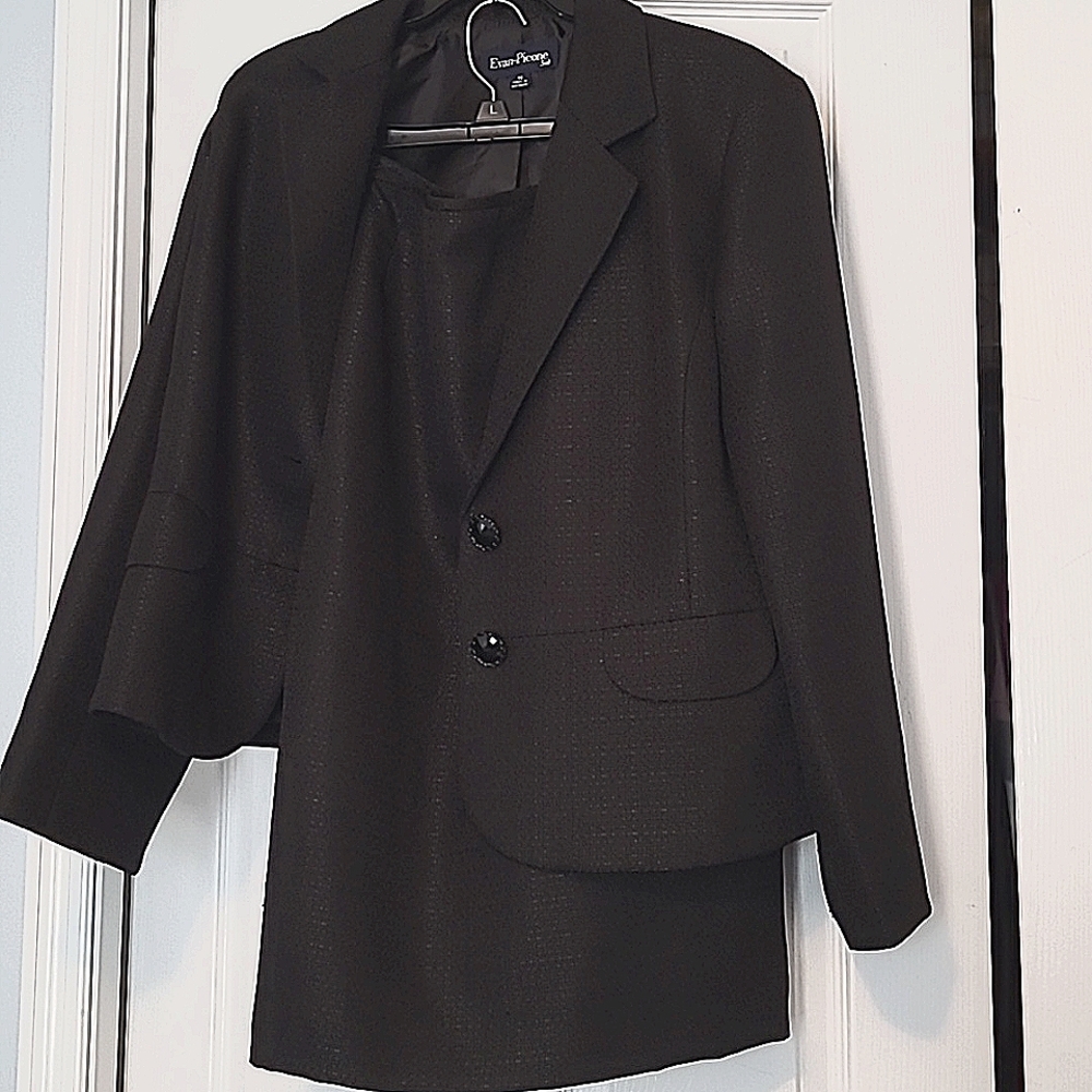 Dress suit